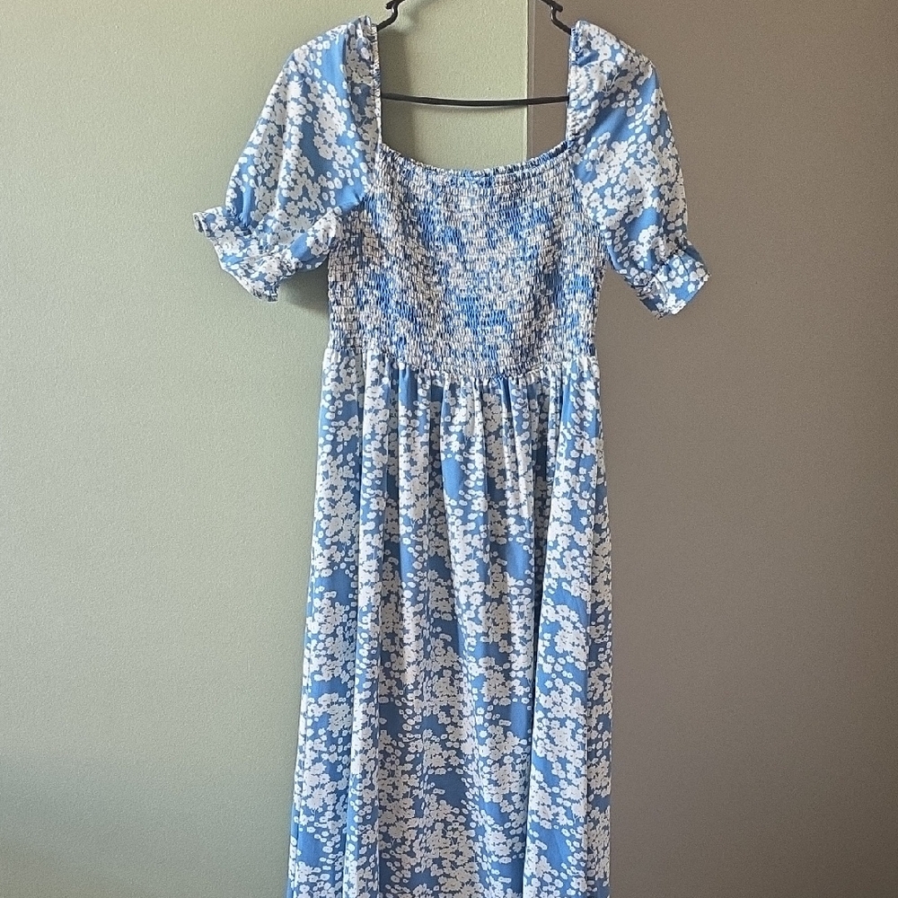 Elegant Blue Floral Midi Dress